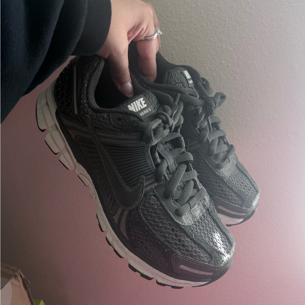 Nike Vomero 5